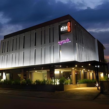 Plan B Hotel Паданг Екстериор снимка