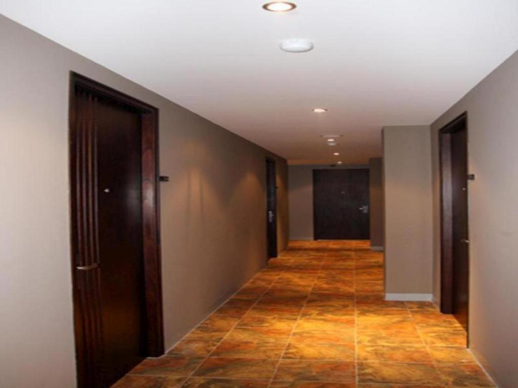 Plan B Hotel Паданг Екстериор снимка