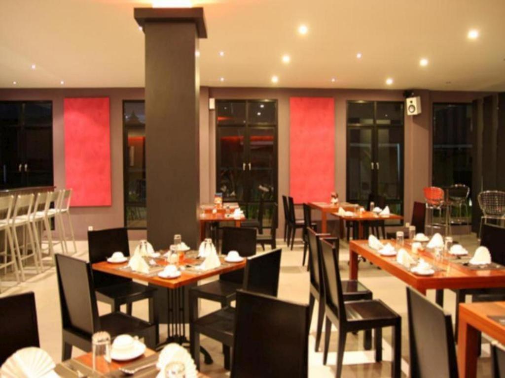 Plan B Hotel Паданг Екстериор снимка