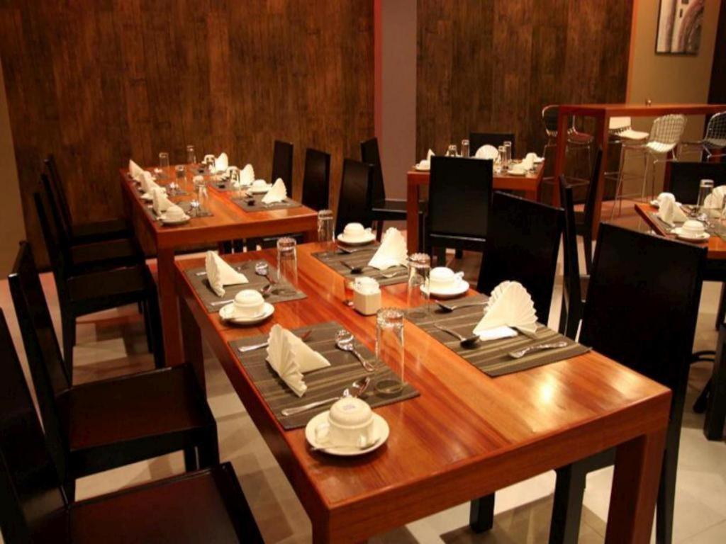 Plan B Hotel Паданг Екстериор снимка