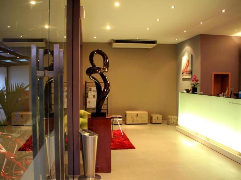 Plan B Hotel Паданг Екстериор снимка