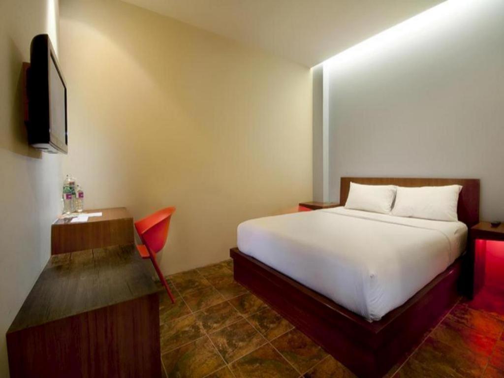 Plan B Hotel Паданг Екстериор снимка