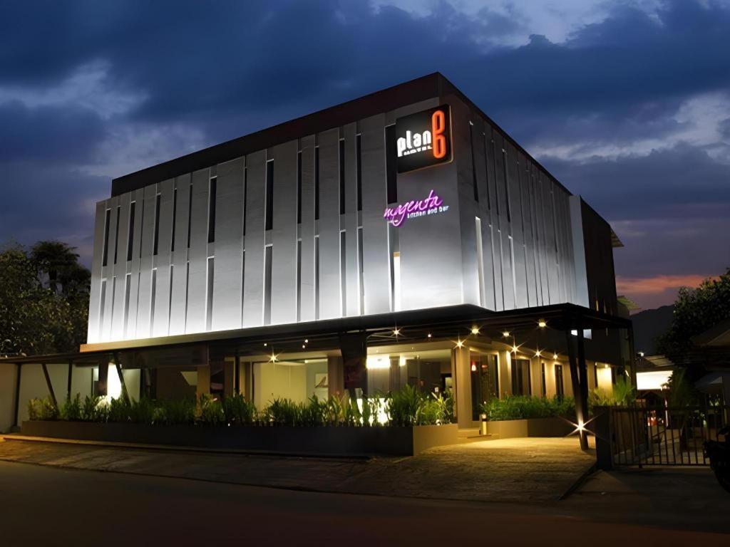 Plan B Hotel Паданг Екстериор снимка