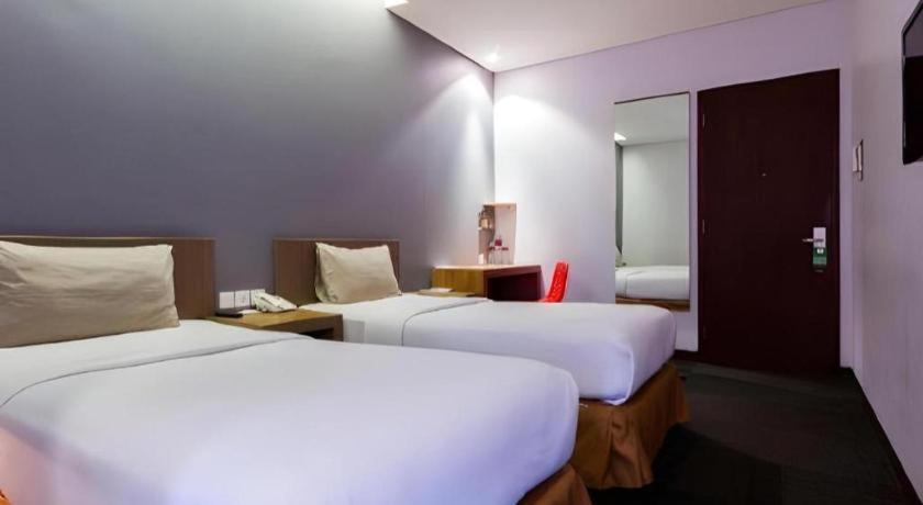 Plan B Hotel Паданг Екстериор снимка