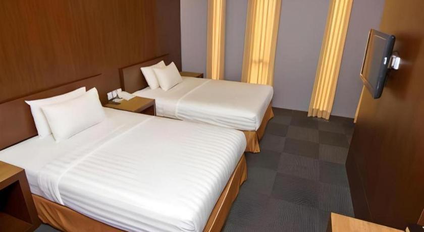 Plan B Hotel Паданг Екстериор снимка