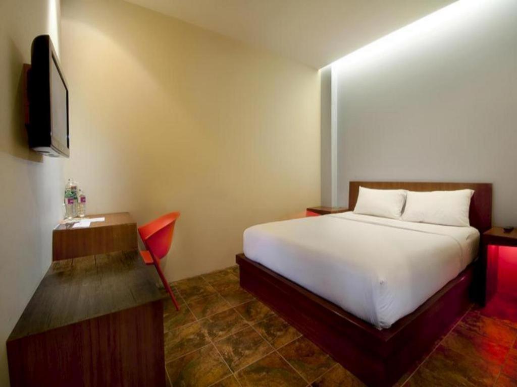 Plan B Hotel Паданг Екстериор снимка