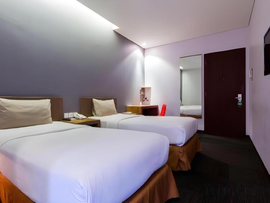 Plan B Hotel Паданг Екстериор снимка