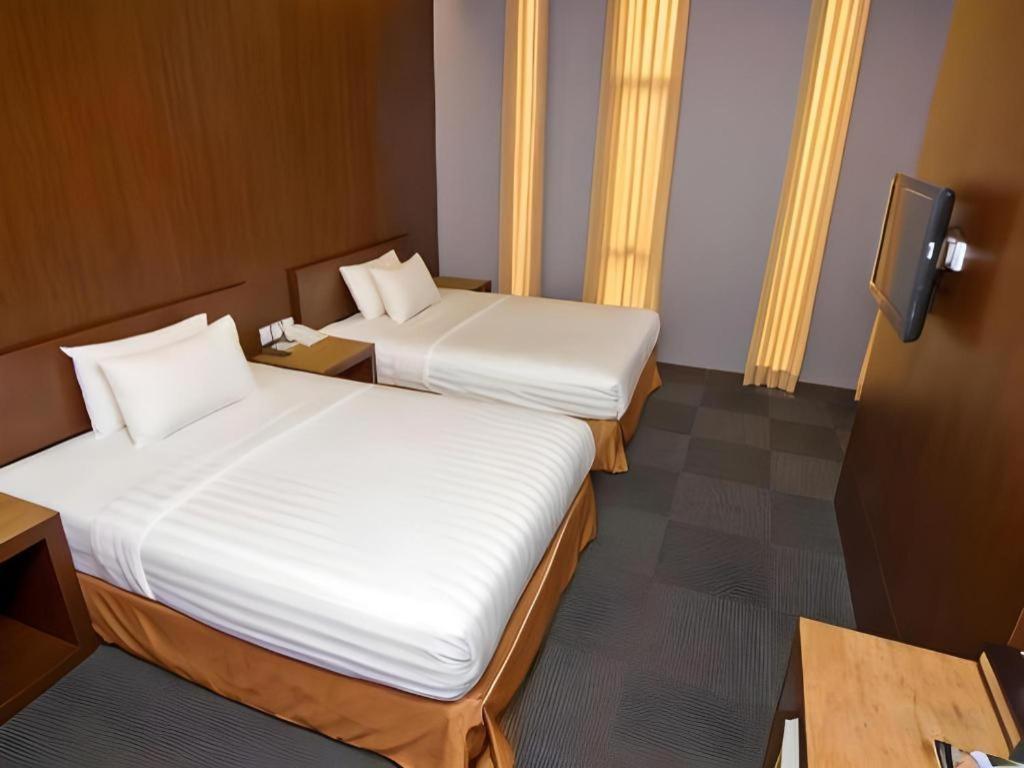 Plan B Hotel Паданг Екстериор снимка