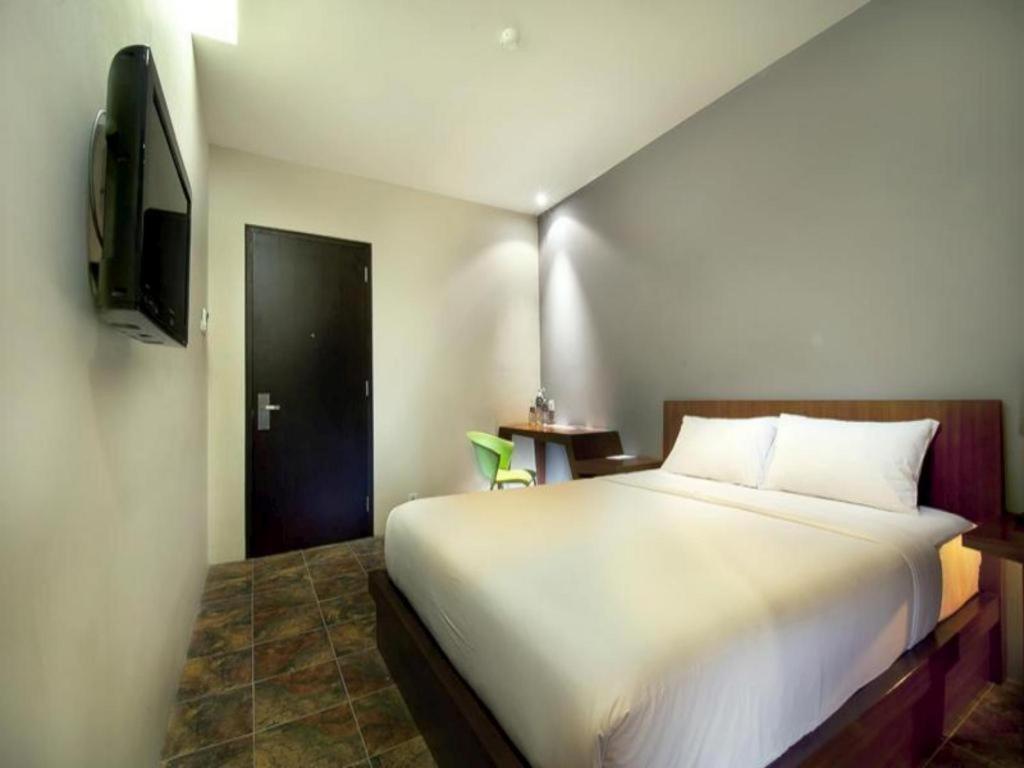 Plan B Hotel Паданг Екстериор снимка