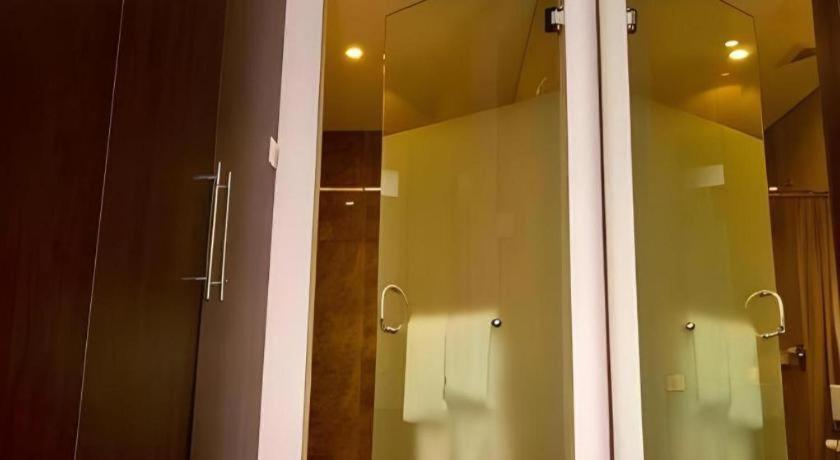 Plan B Hotel Паданг Екстериор снимка