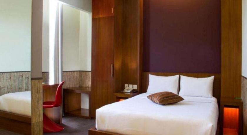 Plan B Hotel Паданг Екстериор снимка