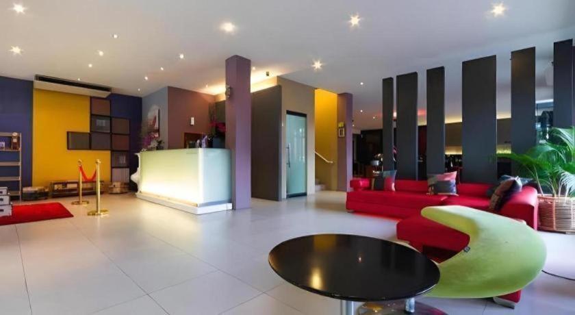 Plan B Hotel Паданг Екстериор снимка