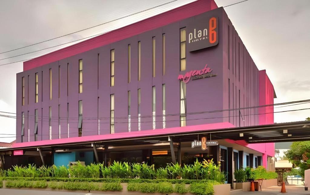 Plan B Hotel Паданг Екстериор снимка